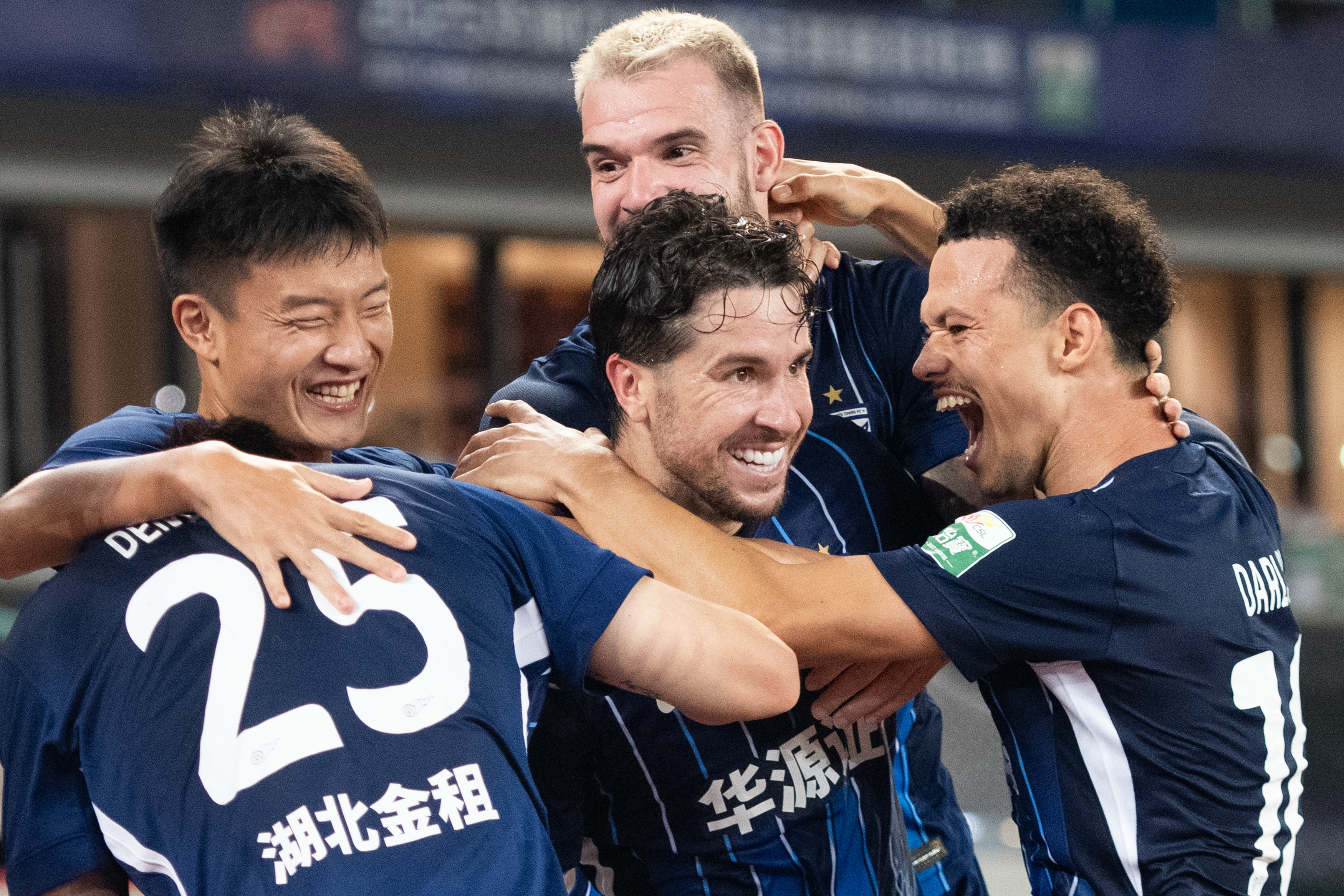 关于里程碑夜！武汉三镇内部沟通，中超关键时刻刷纪录，目标明确，训练强度明显提升的信息-星空体育app